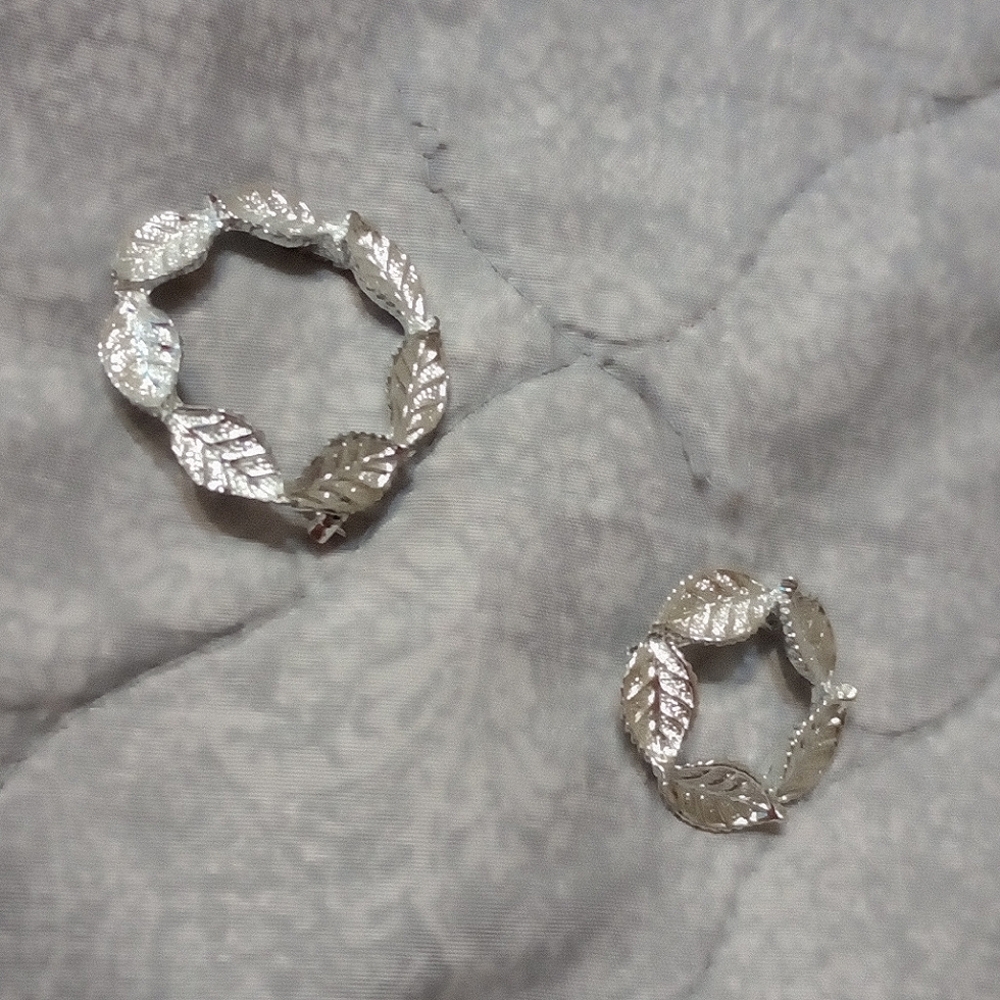 Vintage Leaf Brooches